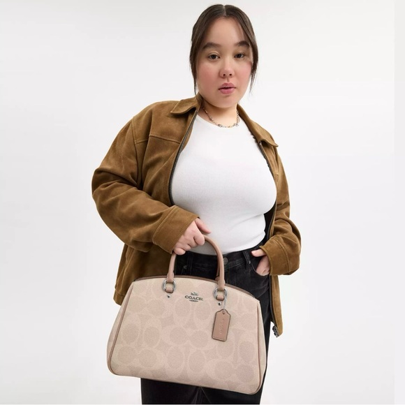 Savannah Carryall Bag In Signature Canvas - USED ONCE! - Picture 3 of 11